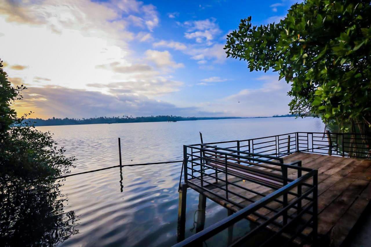 Lakefront Beach Homes Cherai Beach Exterior photo