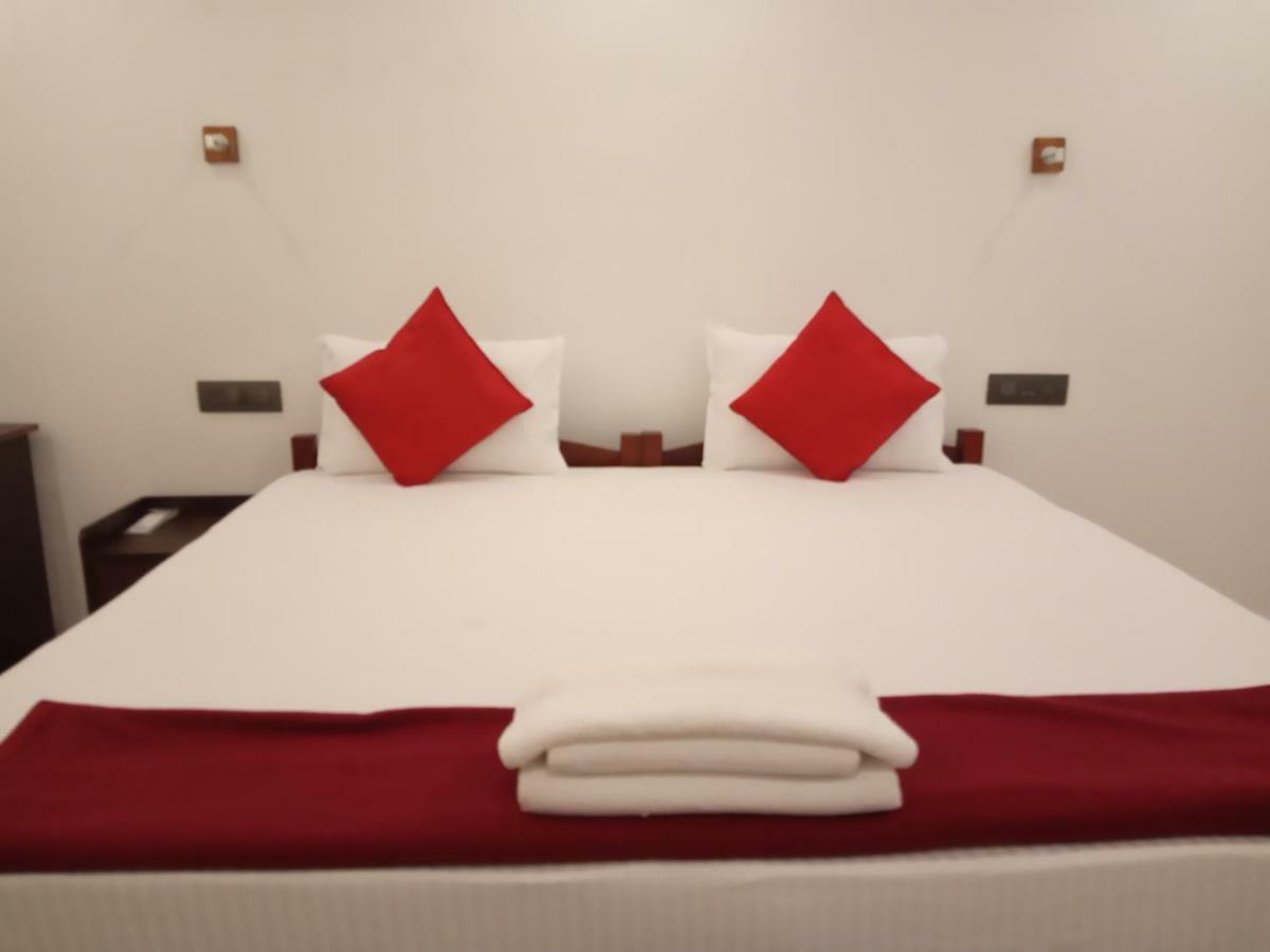Lakefront Beach Homes Cherai Beach Room photo